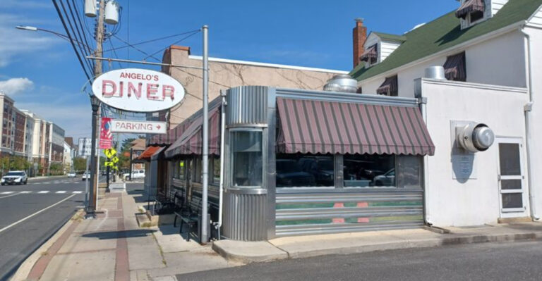 This Tiny Cash-Only New Jersey Diner Still Feels Like 1946
