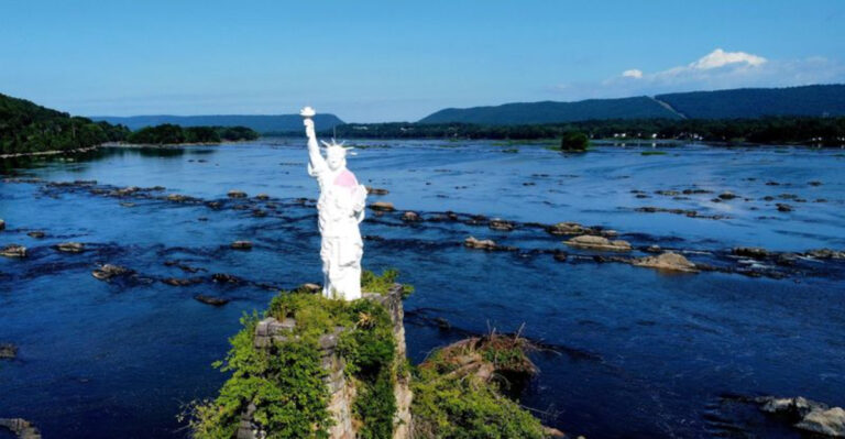 This Unexpected Pennsylvania Statue Is a Secret Roadside Treasure