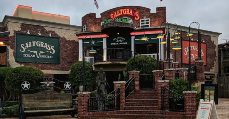 This Waterfront Texas Steakhouse Turns a Simple Steak Dinner Into a Full Night Out