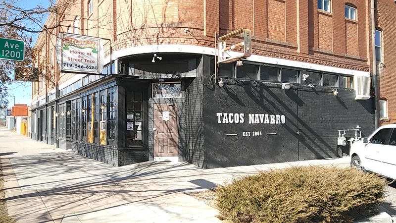 A Small Storefront With a Big Lunch Rush