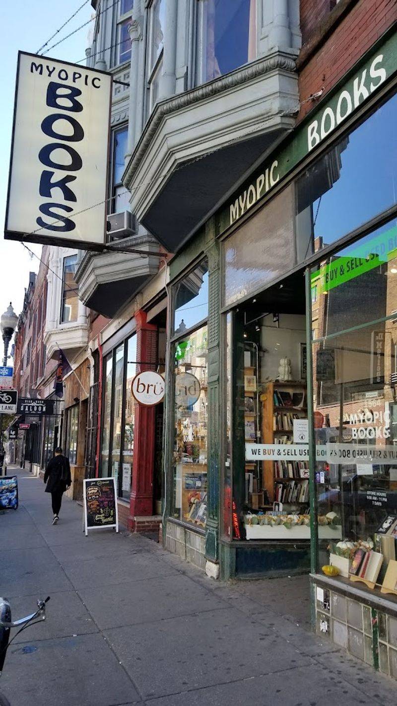 A Milwaukee Avenue Entrance That Sets the Tone Fast