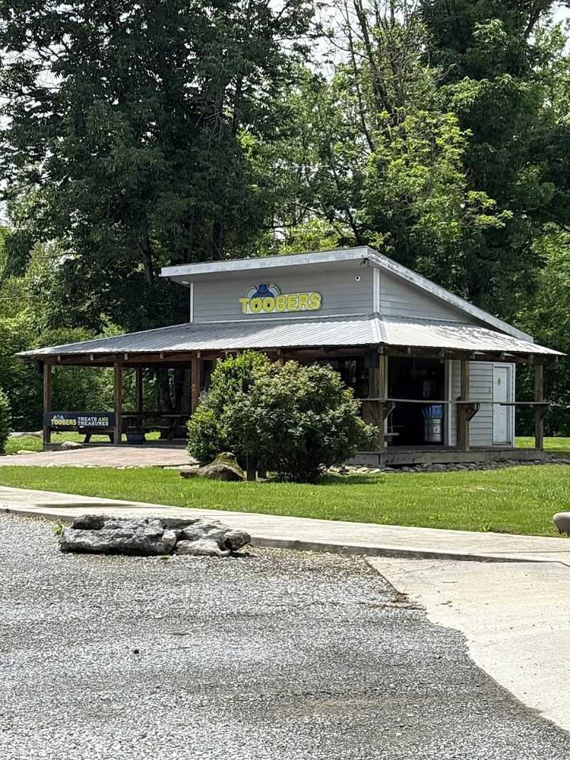 Food Truck On-Site with Mixed Reviews