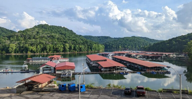 You’ll Find State Parks, Wildlife, And Endless Beauty Around This Tennessee Lake