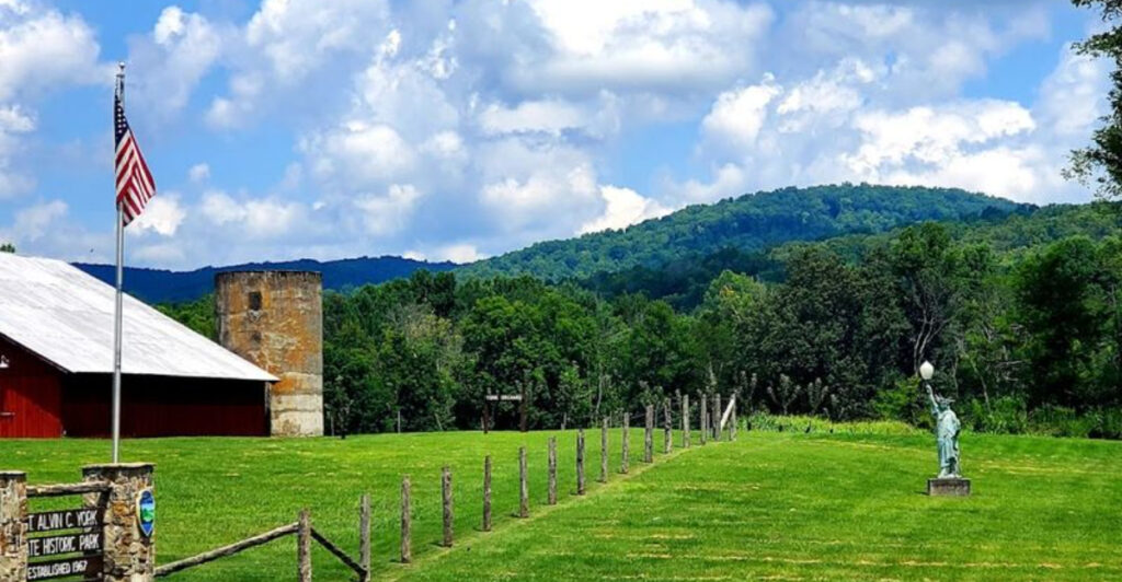 You’ll Want To Roll The Windows Down In These 12 Beautiful Tennessee Towns
