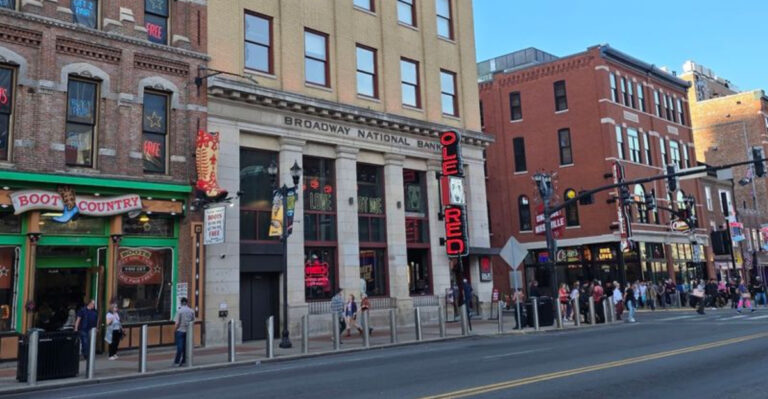 11 Best Bars For Day Drinking In Nashville, Tennessee, According To Locals
