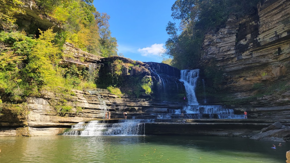 12 Tennessee Attractions Where Waterfalls, Caverns, and Boat Rides Await