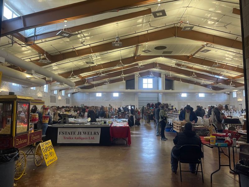 An Illinois Market With a Long Memory An Illinois Market With a Long Memory