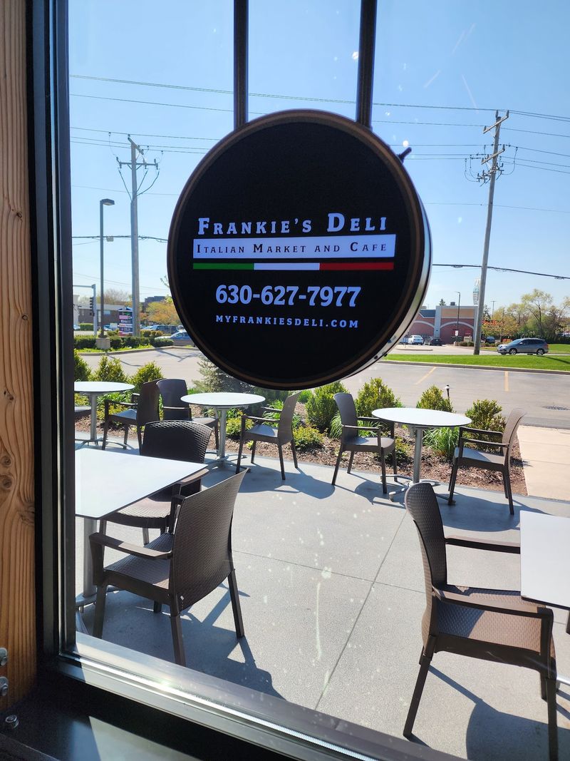 A Deli Built for Repeat Life, Not One-Time Novelty A Deli Built for Repeat Life, Not One-Time Novelty
