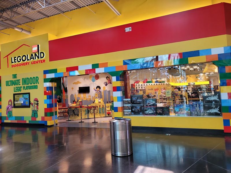 4D Screens and Play Spaces After the Bricks