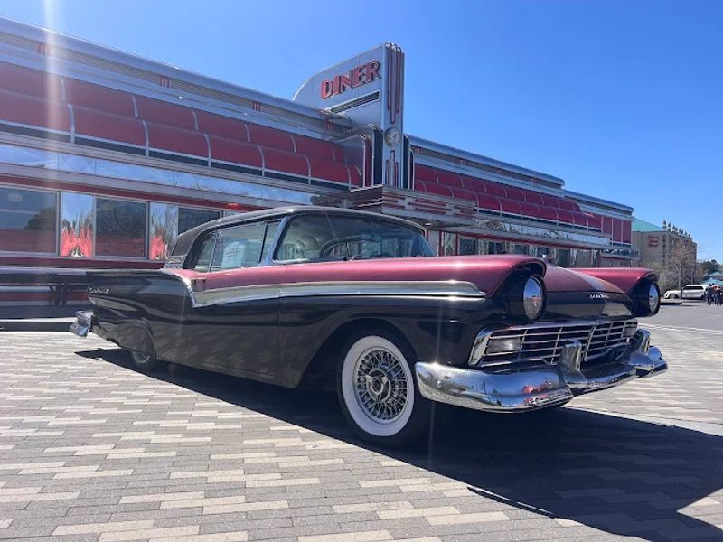 Sunliner Diner – Pigeon Forge Sunliner Diner – Pigeon Forge