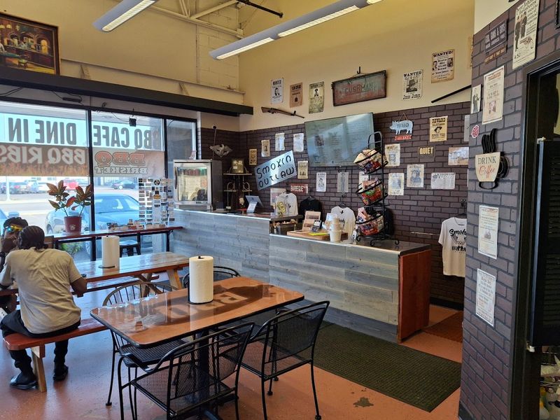 Smokin' Outlaw Kitchen (Englewood) Smokin' Outlaw Kitchen (Englewood)