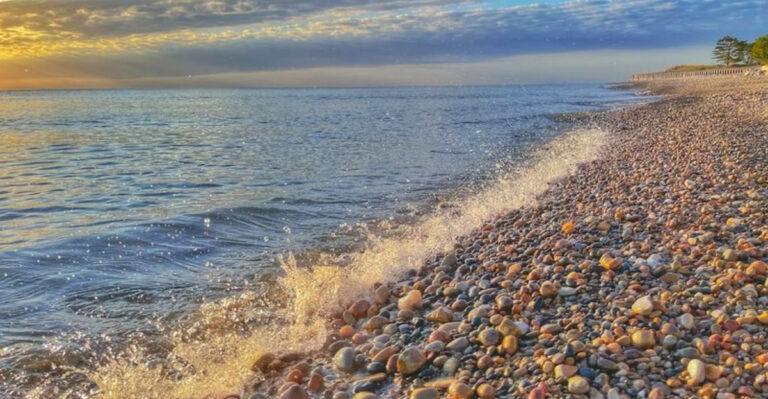 6 Beautiful Illinois State Park Beaches Worth Visiting Before Summer Ends