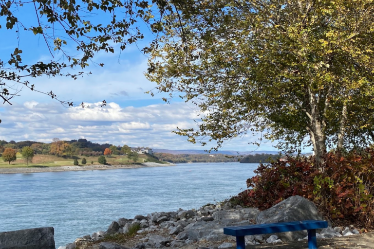7 Tennessee Towns and Cities Built Between Mountains, Cliffs, and Rocky Ridges
