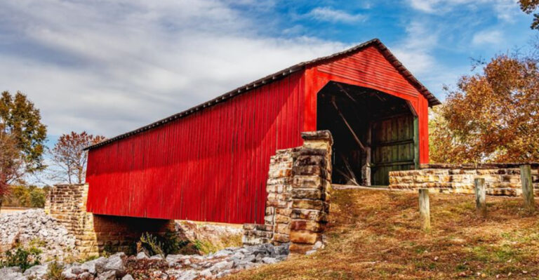 7 Historic Covered Bridges In Illinois That Feel Frozen In Time