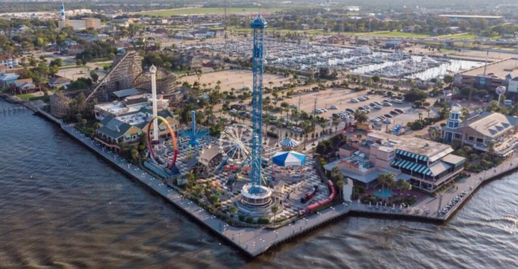 7 Texas Amusement Parks Locals Say Are Worth Every Minute in Line