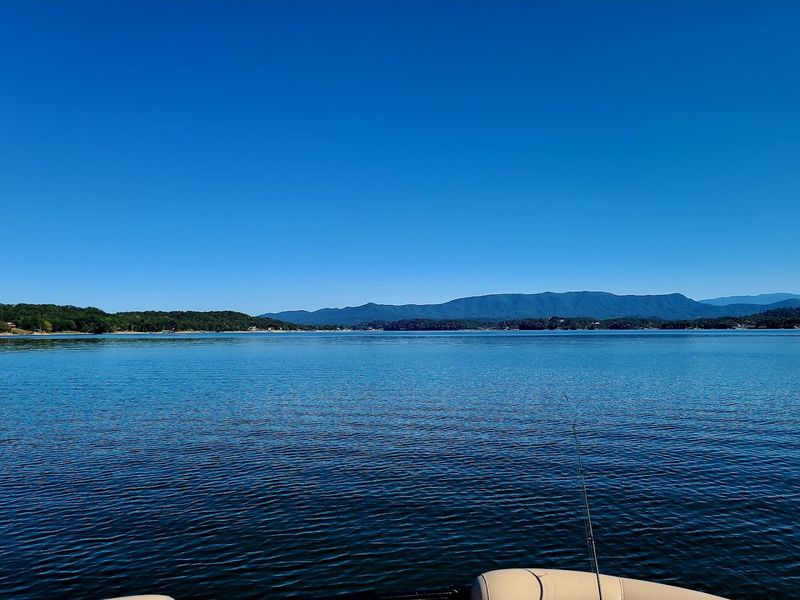 Crystal-Clear Waters That Redefine Lake Beauty Crystal-Clear Waters That Redefine Lake Beauty