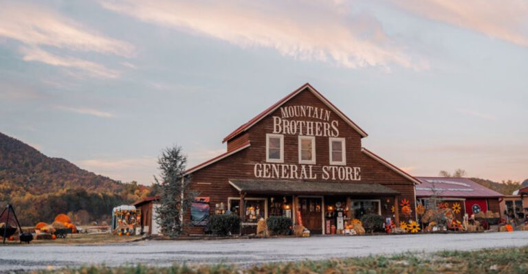 8 Tennessee Stops Serving Fried Pies Just Like Grandma Used To Make