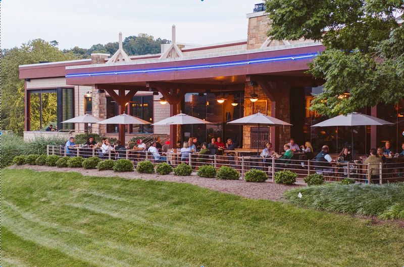 Lakeside Tavern – Knoxville (Fort Loudoun Lake)