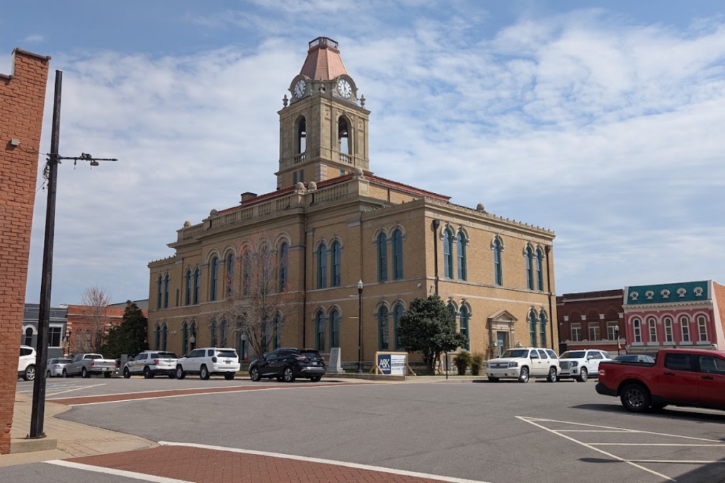 9 Magical Small Towns Near Nashville That Feel Straight Out of a Hallmark Movie