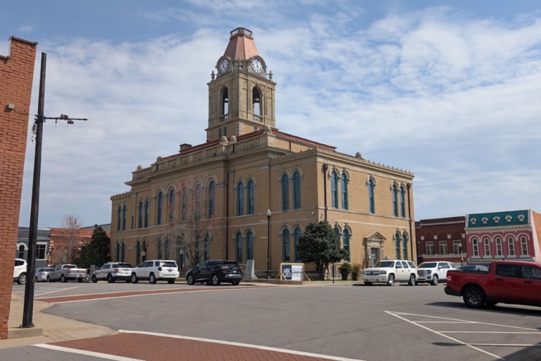 9 Magical Small Towns Near Nashville That Feel Straight Out of a Hallmark Movie