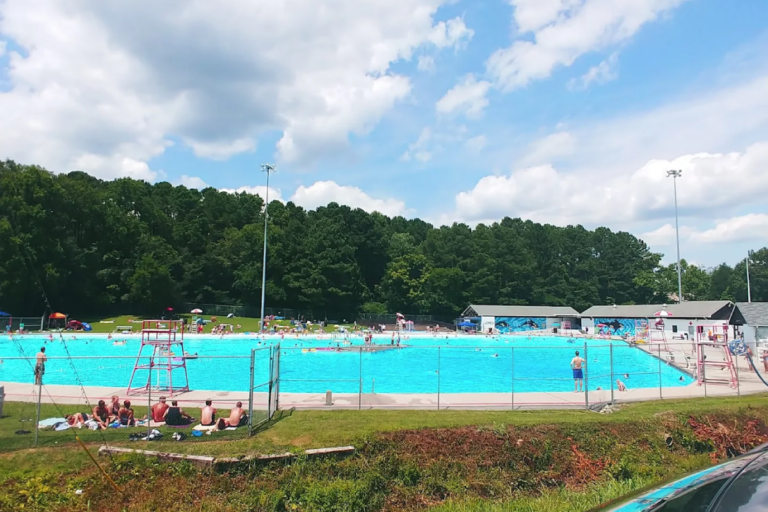 9 Tennessee Public Pools Where Families Can Swim All Day For Less Than $5