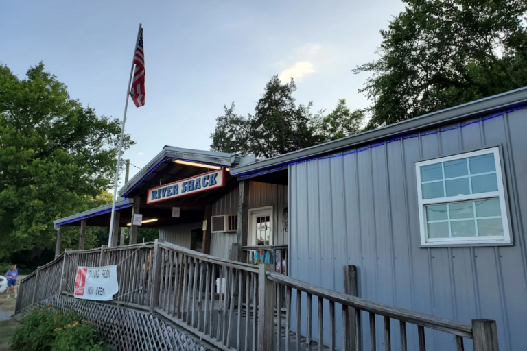 9 Tiny Tennessee Fish Shacks People Gladly Drive Out Of The Way For
