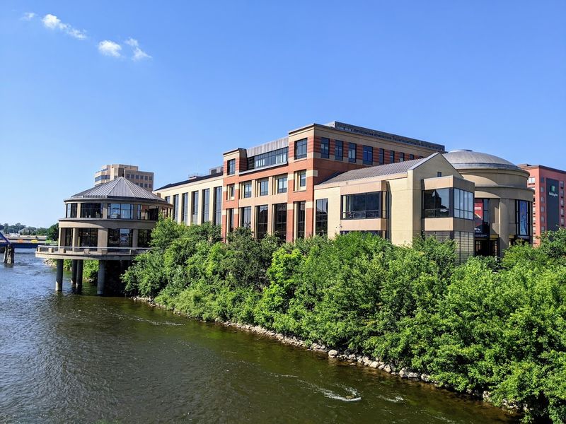 A Building That Commands Attention Before You Even Walk In A Building That Commands Attention Before You Even Walk In