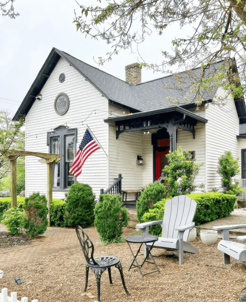 A Charming Café Hidden in the Heart of Franklin A Charming Café Hidden in the Heart of Franklin