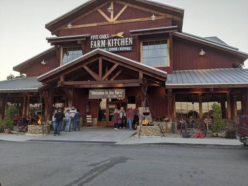 A Farmhouse Welcome In The Heart Of Sevierville