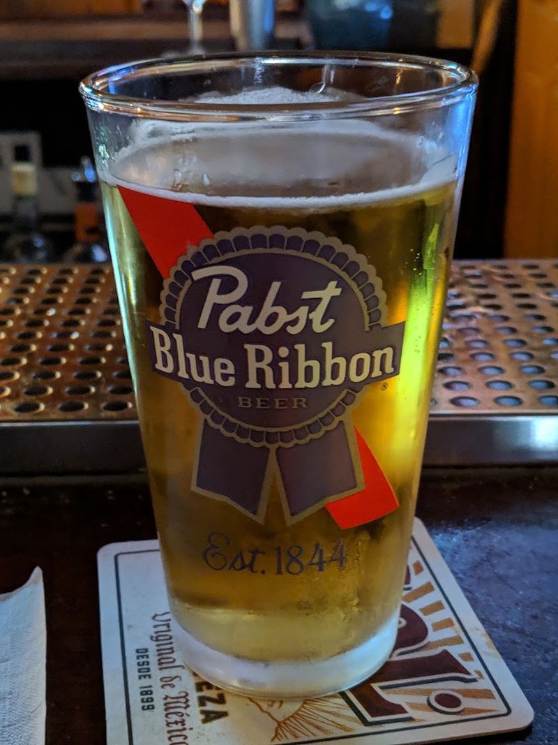 A Full Bar and Rotating Drafts Turn Dinner Into a Neighborhood Hangout A Full Bar and Rotating Drafts Turn Dinner Into a Neighborhood Hangout
