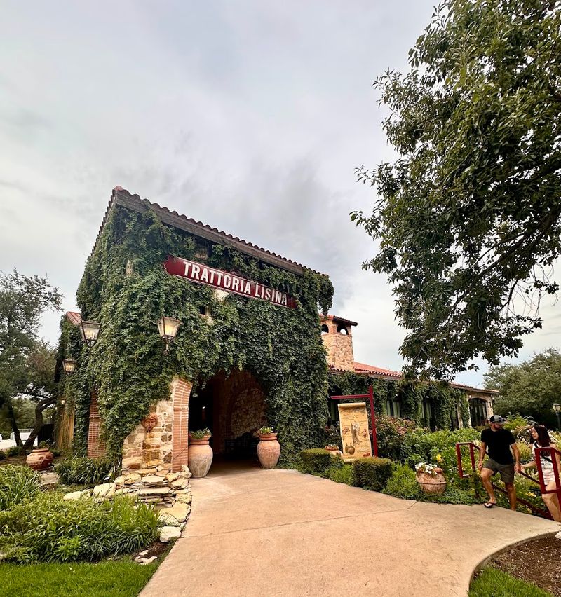 A Grand Entrance That Sets the Tuscan Tone A Grand Entrance That Sets the Tuscan Tone