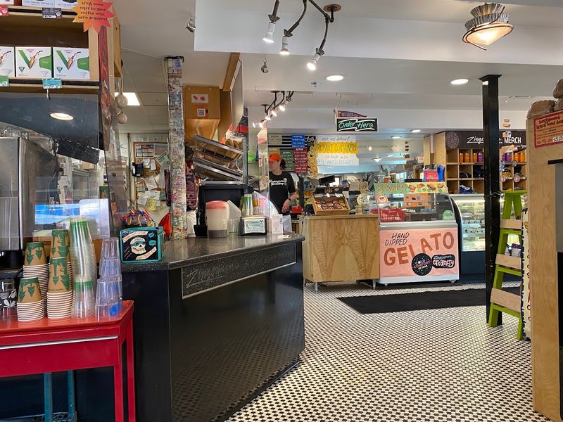 A House-Like Café With Serious Food Energy