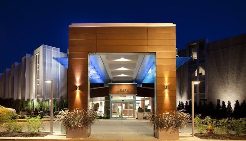 A Jackson Avenue Landmark With Real Presence
