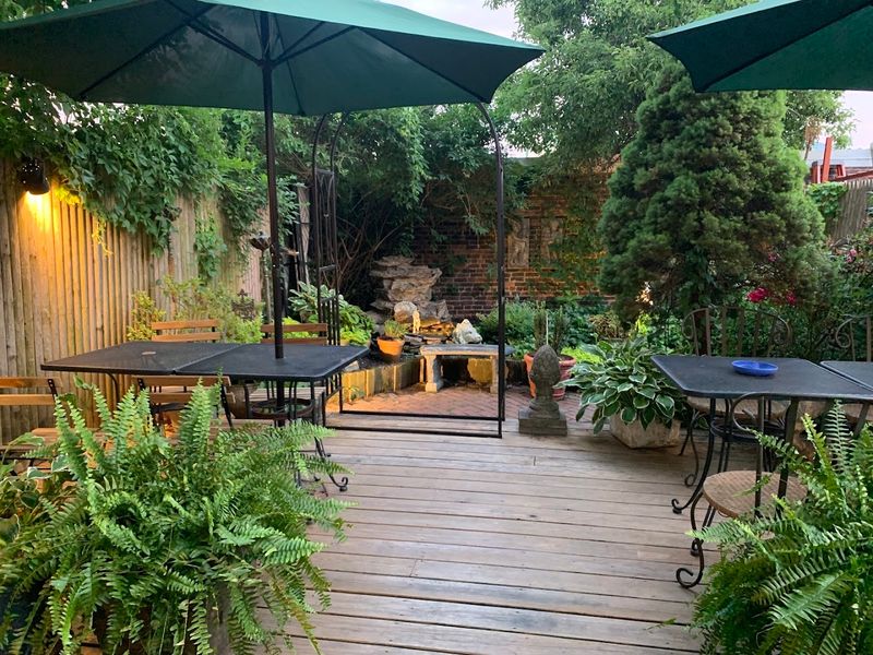 A Jersey City rowhouse where dinner feels like an invitation