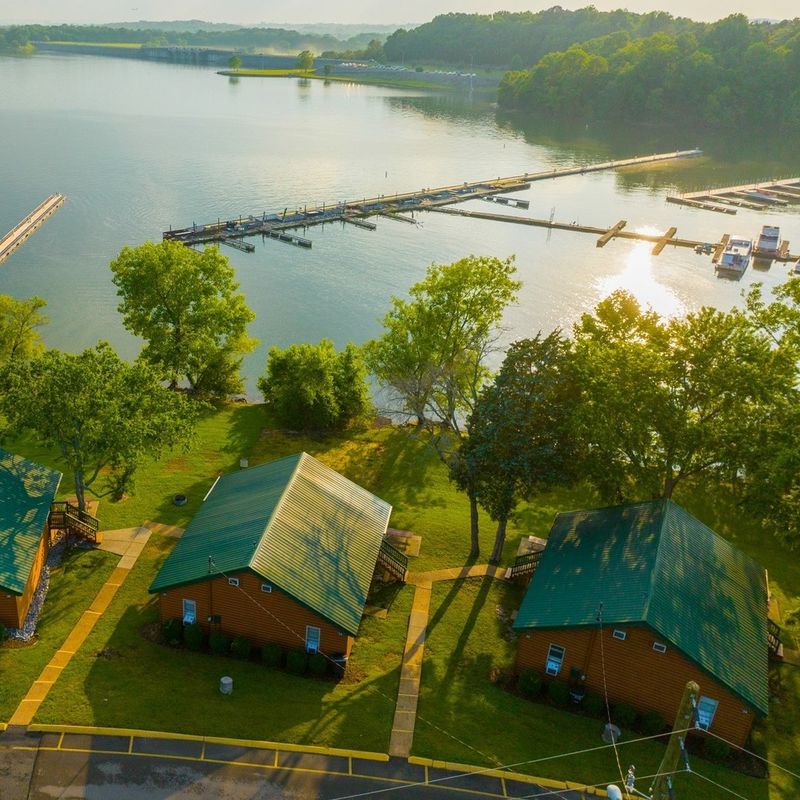 A Lakeside Escape That Feels Bigger Than Expected A Lakeside Escape That Feels Bigger Than Expected
