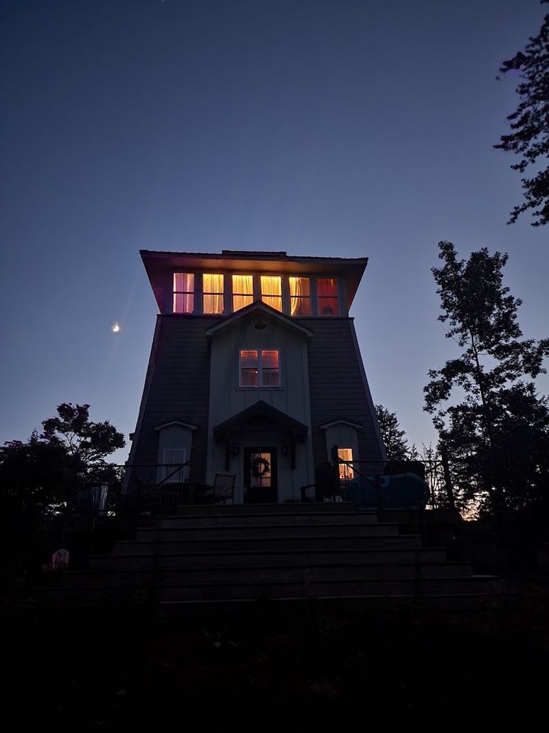 A Lighthouse Stay Hidden in the Smoky Mountains A Lighthouse Stay Hidden in the Smoky Mountains