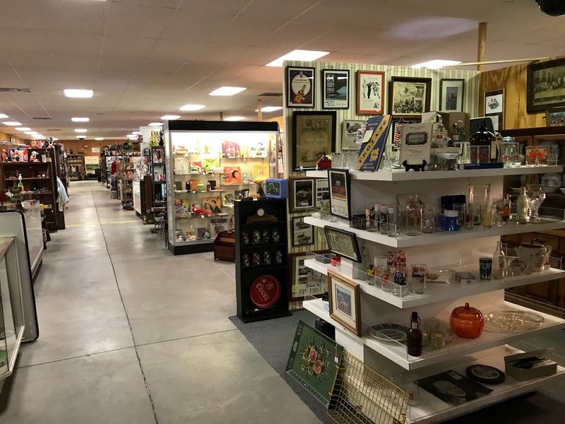 A Massive Antique Hunt Under One Roof A Massive Antique Hunt Under One Roof