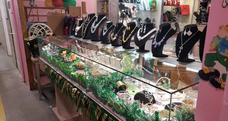 A Massive Indoor Market Keeps the Bargain Hunting Going Year-Round A Massive Indoor Market Keeps the Bargain Hunting Going Year-Round