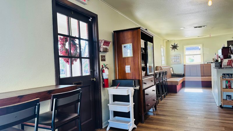 A Meeting Spot That Brings Grapevine Together A Meeting Spot That Brings Grapevine Together