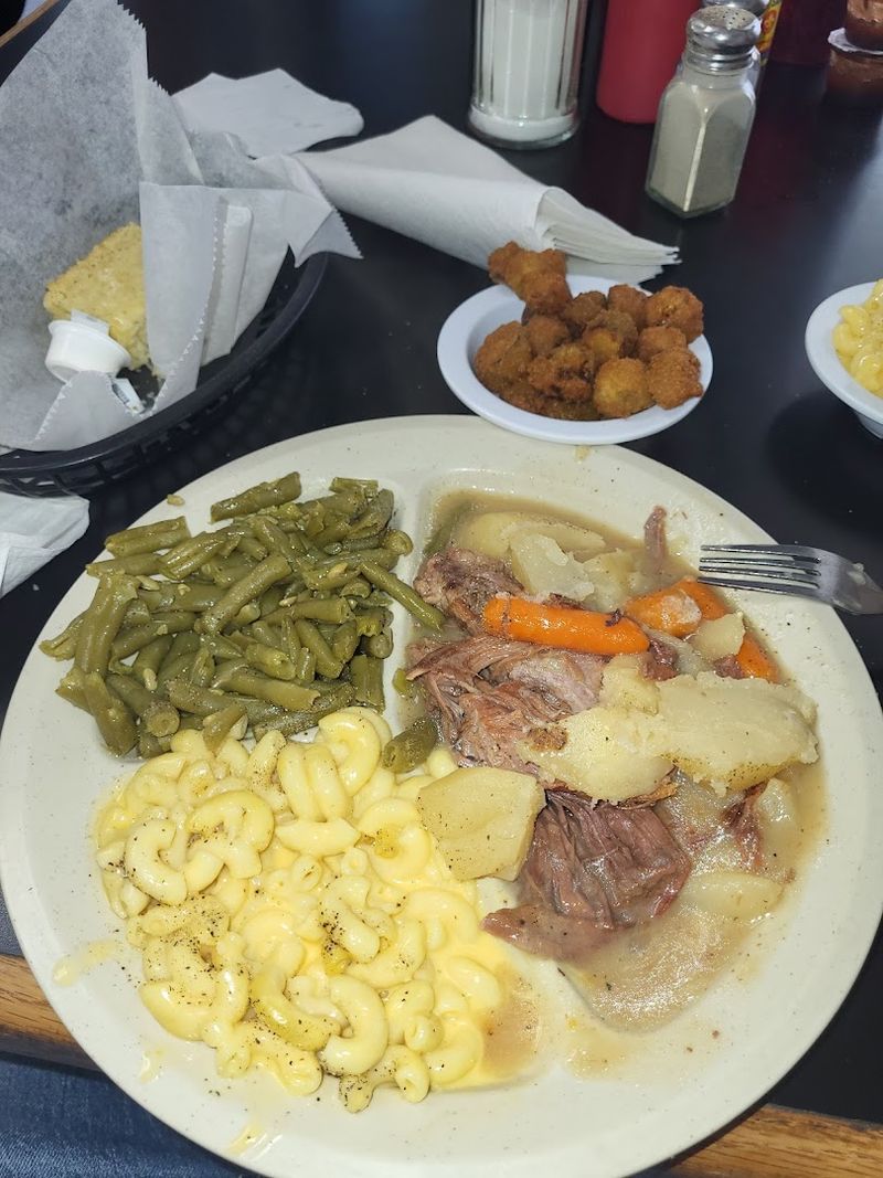 A Nashville Café Where $9.75 Still Buys A Real Meal A Nashville Café Where $9.75 Still Buys A Real Meal