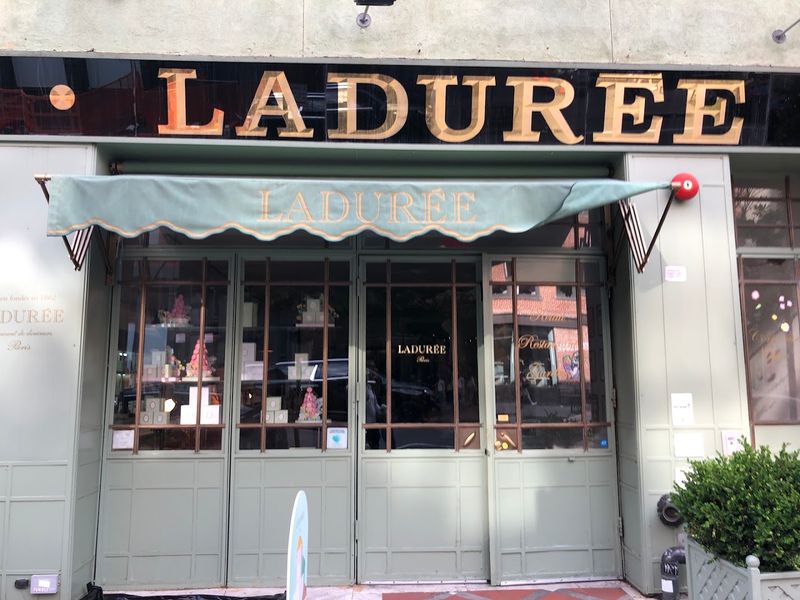 A Parisian First Impression on West Broadway A Parisian First Impression on West Broadway