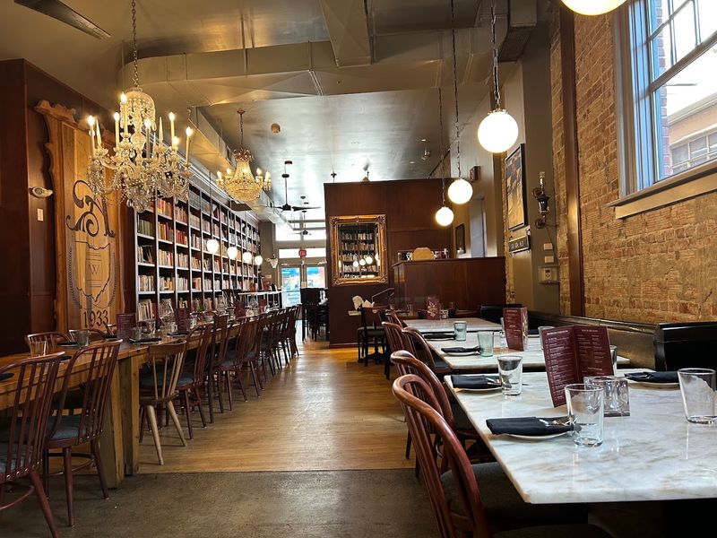 A Place That Works For Dates And Friend Meetups A Place That Works For Dates And Friend Meetups