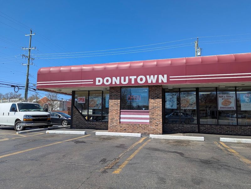 A Plain Exterior With Serious Donut-Shop Energy A Plain Exterior With Serious Donut-Shop Energy