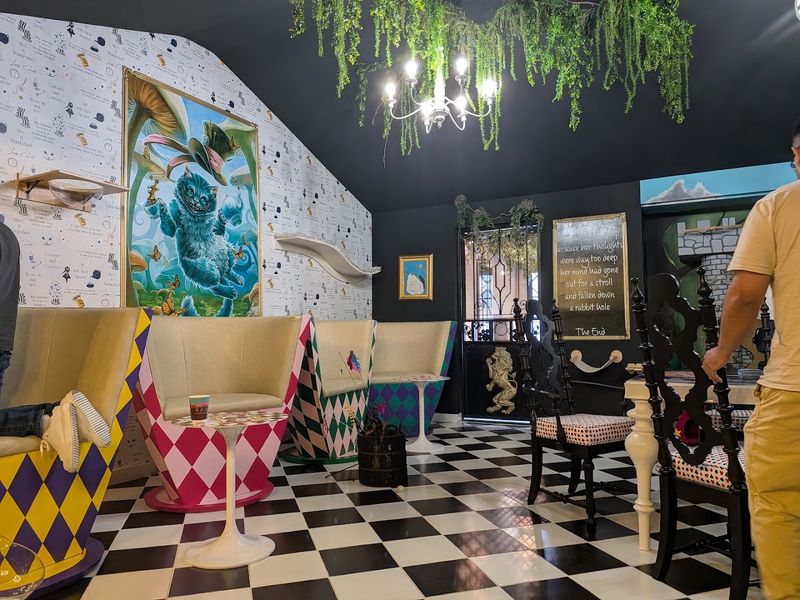 A Royal Theme That Transports You to Another World