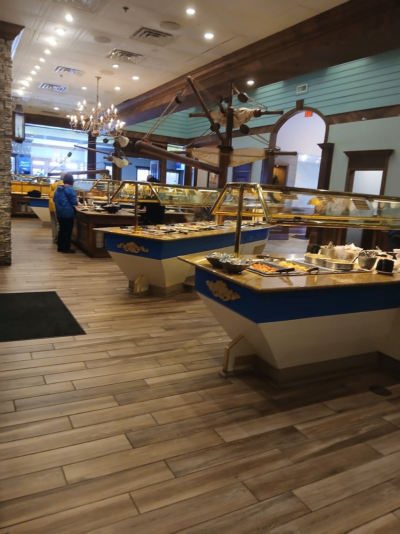 A Seafaring Dining Room Sets the Mood