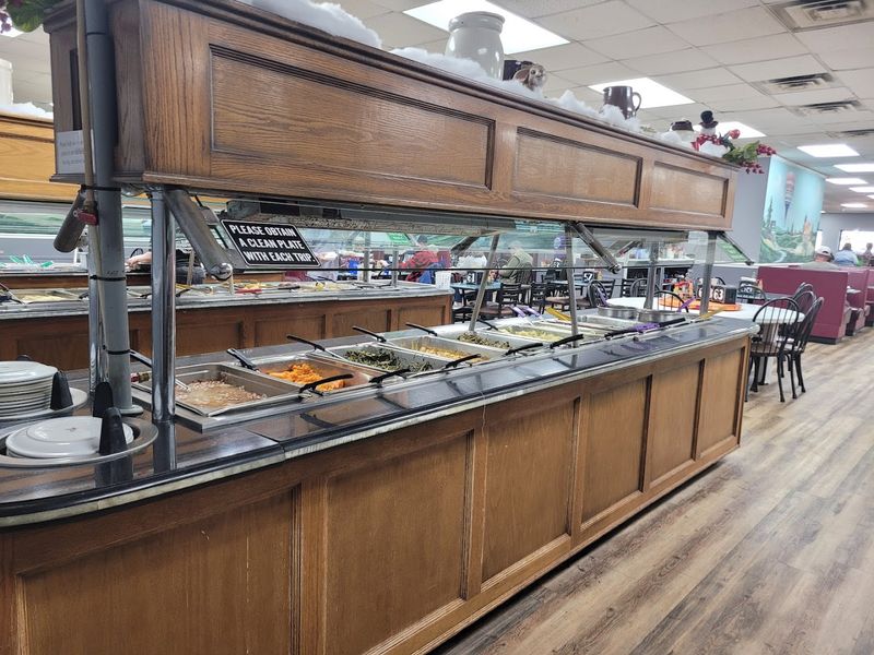 A Small-Town Tennessee Buffet Built Around Comfort Food