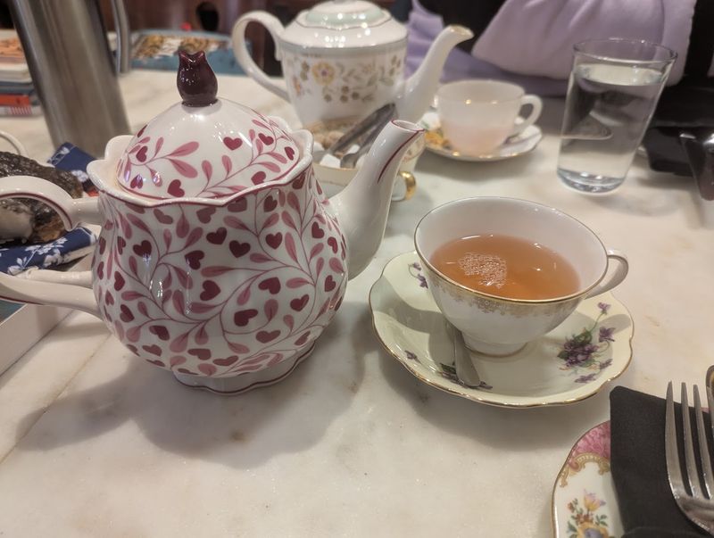 A Tea House Feel That Never Gets Stuffy A Tea House Feel That Never Gets Stuffy