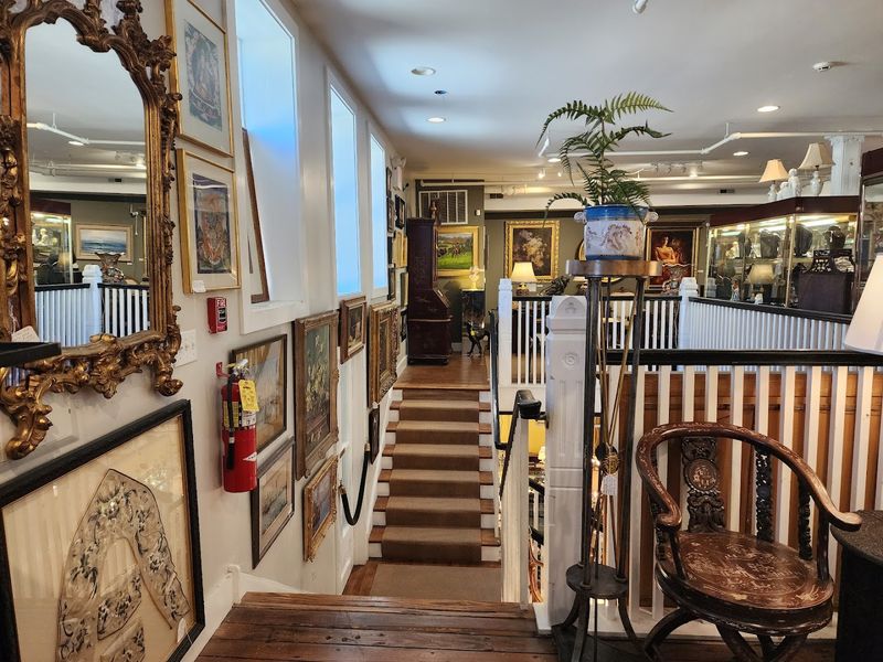 A Touch of the Past Antiques - Lambertville