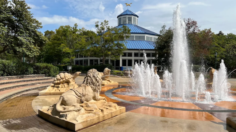 A Vintage Carousel And Dancing Fountains Make This Tennessee Riverfront Park Worth The Trip