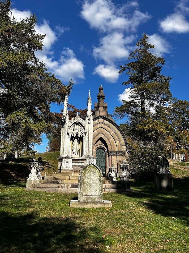 A cemetery shaped by American history
